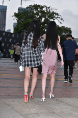 时装周的美腿姐妹