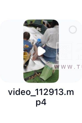 手机4K视频 带娃的丝袜少妇露脚