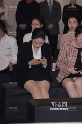 惊喜两个露内内原图更精彩