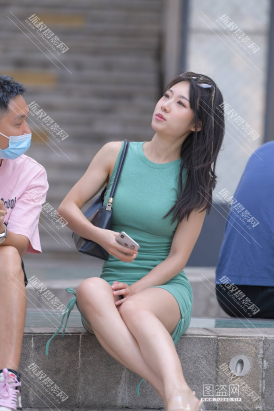 【M0066】浅绿色包臀裙女生