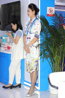 灰丝旗袍细高跟海航空姐身材气质绝佳