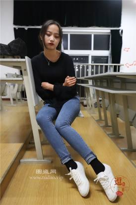 编码0061蓝色紧牛黑丝美脚