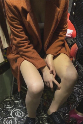 美腿热裤性感美腿小姐姐坐姿很霸气 [931 MB]