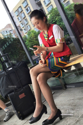 4K视频稀有场景酒店遇藏航空姐灰丝制服惊艳