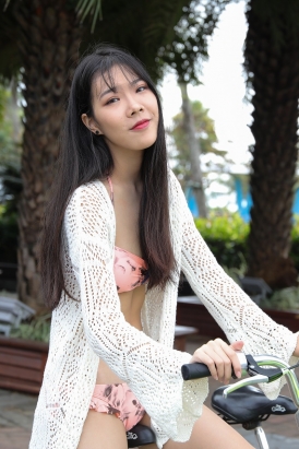 海边沙滩比基尼妹子500P 【套图】